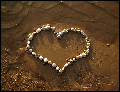 http://free-valentine-cards.com/e-cards/albums/heart_valentine_cards/love_hearts_valentine_cards_2/Heart_in_beach__by_darklake.png
